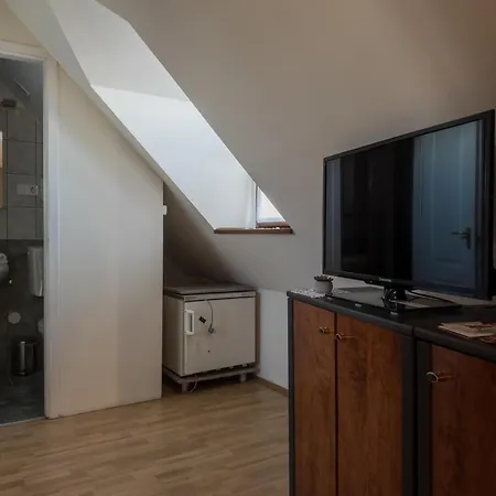 Edvy Malom Apartmanok Pápa מראה חיצוני תמונה